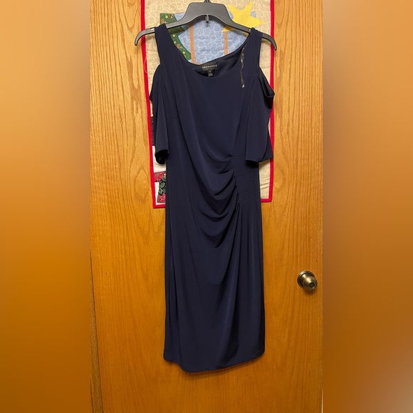 Elegant Navy Blue Cold Shoulder Dress - Picture 2 of 8